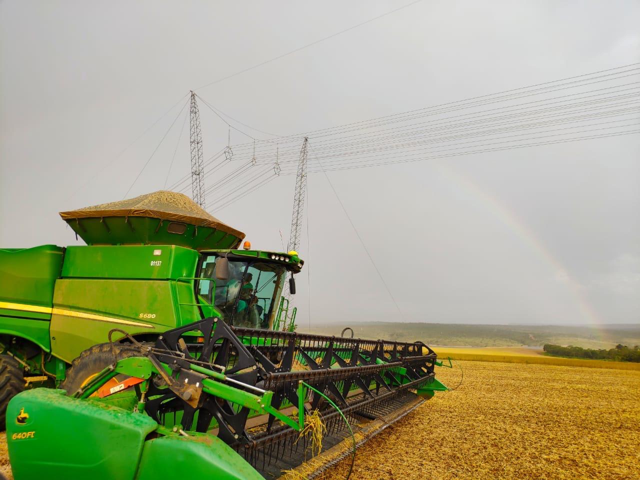 Colheitadeira John Deere S680 na colheita